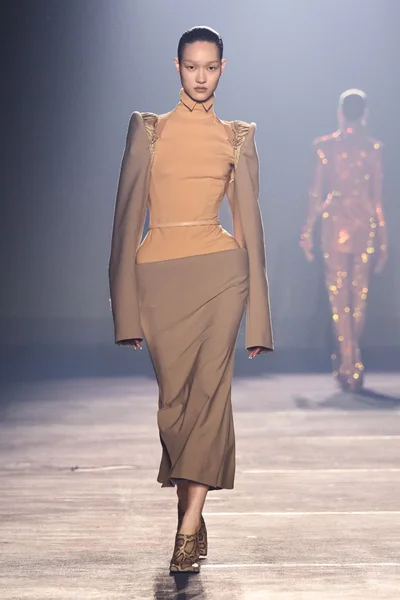 Look 32
